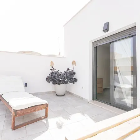 Moott Homes Suites Casa De Los Leones Apto 2 Almeria Exterior photo